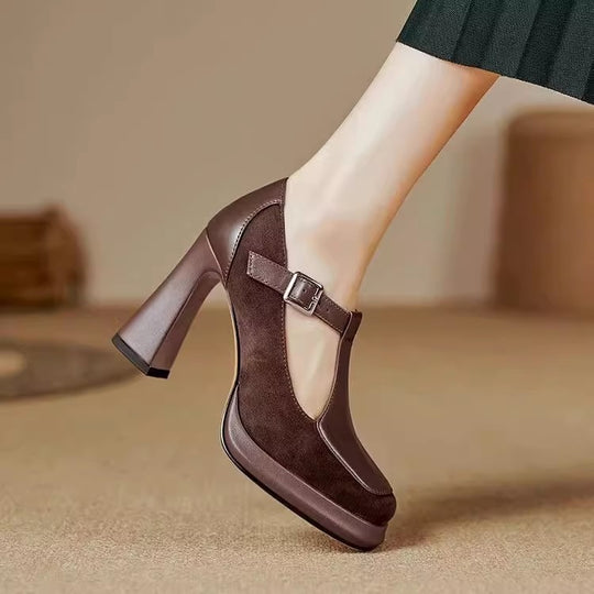 Damen Pumps mit einzigartigem Riemchen-Design und modischem Blockabsatz EB