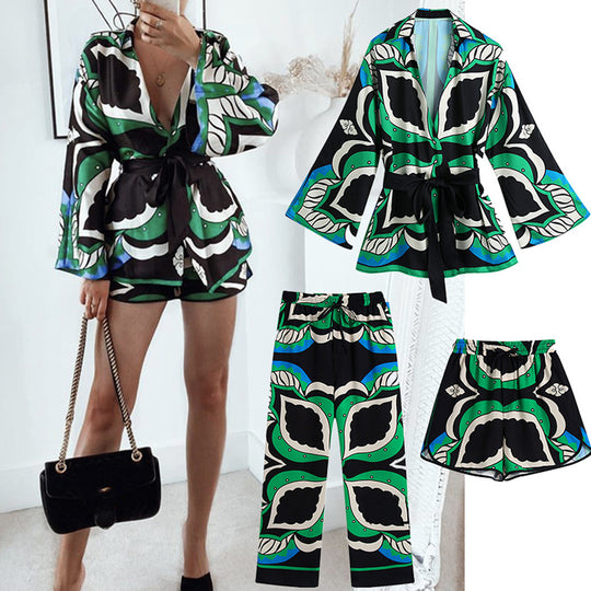 Damen stylische Shorts mit kreativem Blattmuster EB