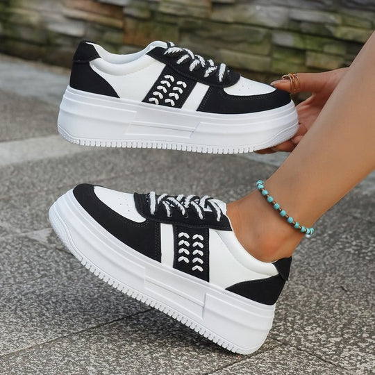 Damen Plateau-Sneaker mit innovativer Sohlenkonstruktion und modischem Schnürdesign EB