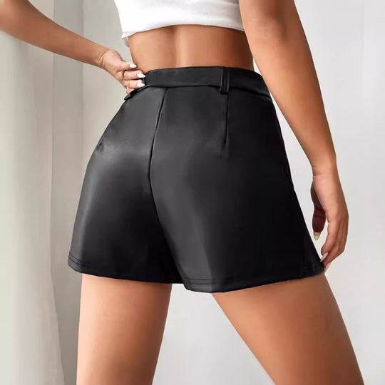 Damen Hochtaillierte Kunstleder-Shorts mit schickem Schnitt und dekorativen Falten EB