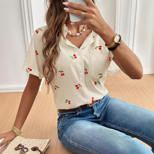 Damen Bluse mit frischem Kirschmuster und lässigem Schnitt EB