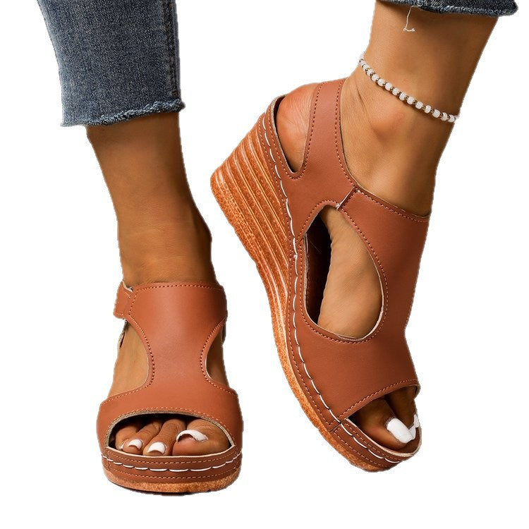 Damen Wedge-Sandalen mit elastischem Riemen und attraktiver Cut-Out-Optik EB