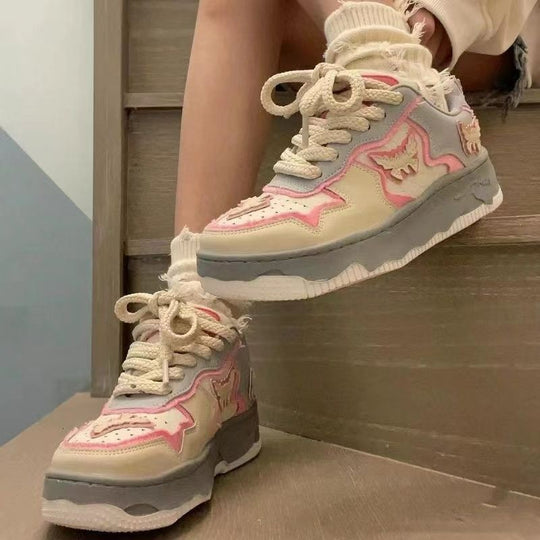 Damen Sportliche Sneakers mit verspieltem Design und atmungsaktiver Oberflächenstruktur EB