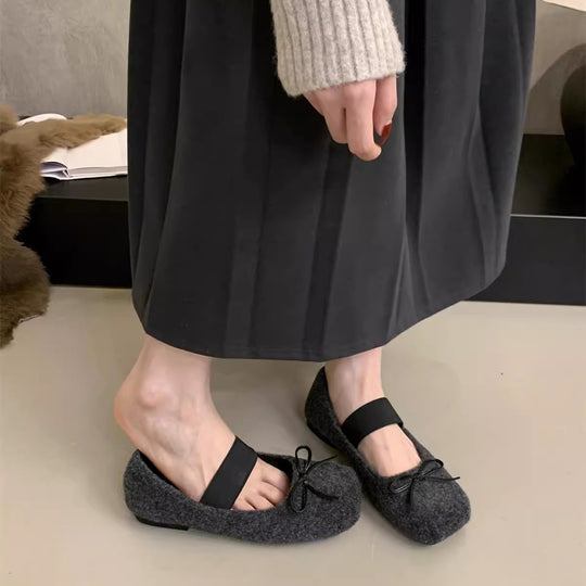 Damen Hausschuhe mit kleinem Schleifenakzent und elastischem Riemchen EB