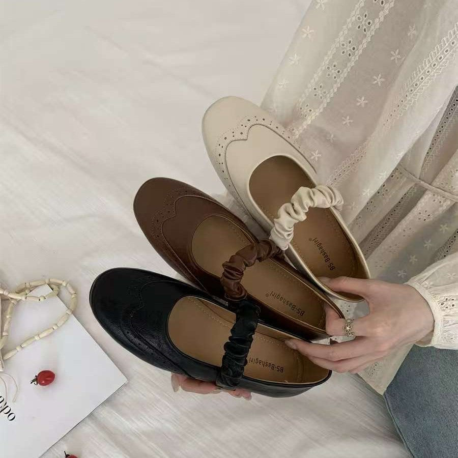 Damen Ballerinas mit elastischem Riemen und dekorativen Details EB