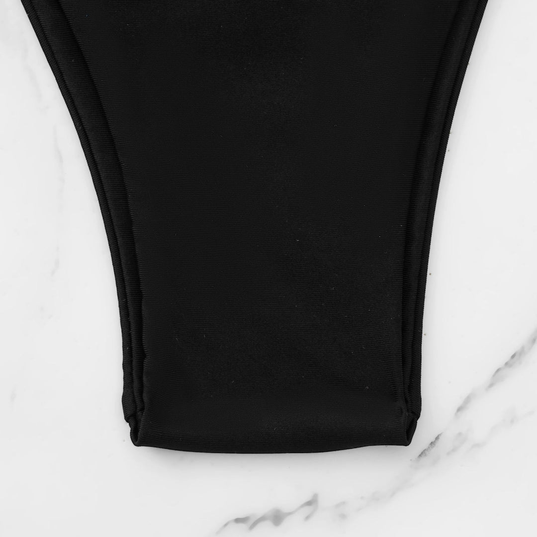 Damen Bandeau-Bikini mit trendigem Aufbau und verstellbaren Trägern EB