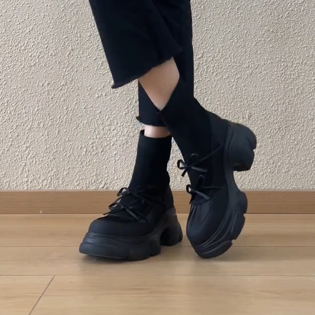 Damen sportive Plattform-Sneaker mit innovativem Sohlenprofil und atmungsaktiver Mesh-Oberfläche EB