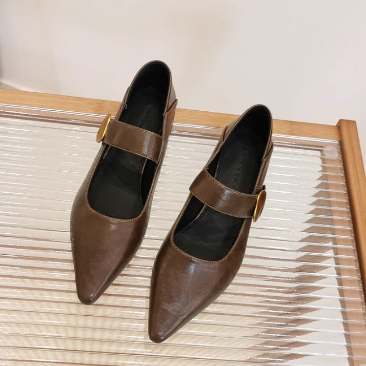 Damen elegante Pumps mit zierlichen Riemen und geschmackvoller Schließe EB