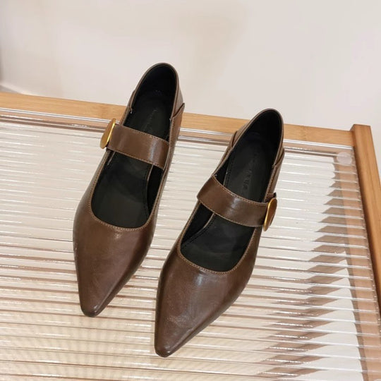 Damen elegante Pumps mit zierlichen Riemen und geschmackvoller Schließe EB