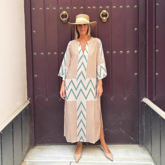 Damen Lässiges Maxikleid mit modernem Grafikdruck und seitlichen Schlitzen EB