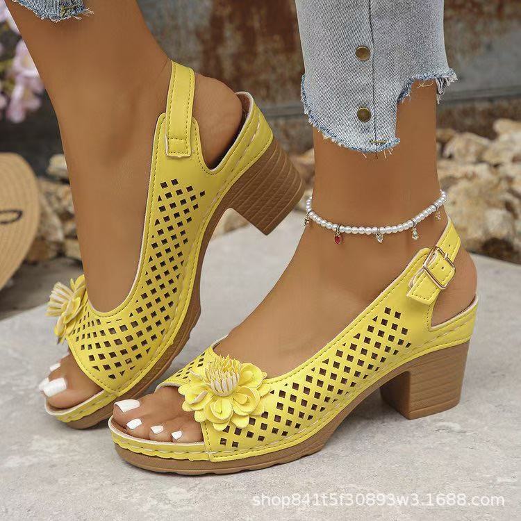 Damen Riemchen-Sandaletten mit floraler Applikation und komfortablem Blockabsatz EB