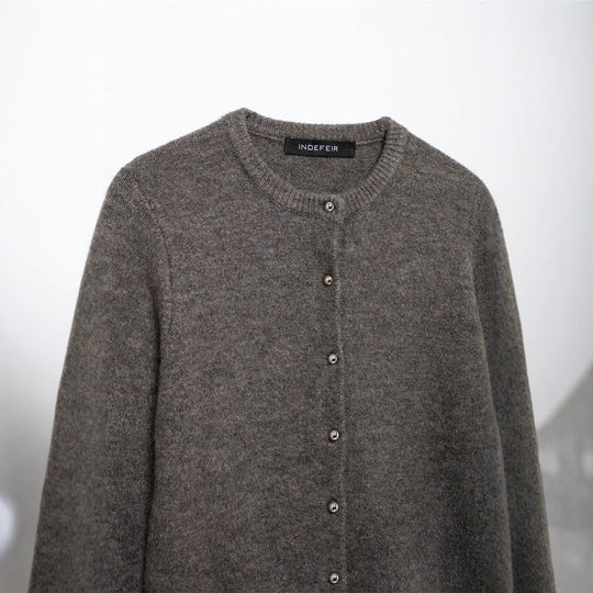 Damen Strickjacke mit feinen Knopfdetails und klassischem Rundhalsausschnitt EB