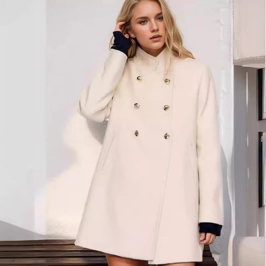 Damen Eleganter Kurz-Mantel mit doppelter Knopfreihe und seidigen Details EB