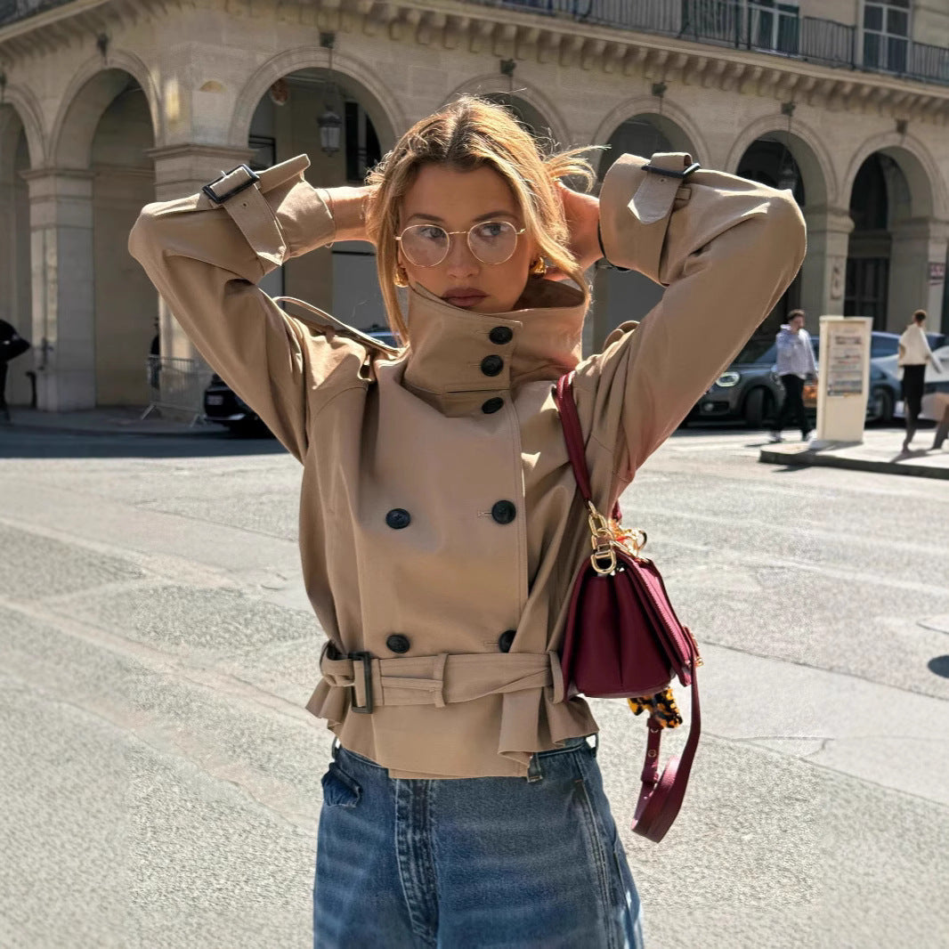 Damen modischer Trenchcoat mit innovativem Schnitt und praktischen Details EB