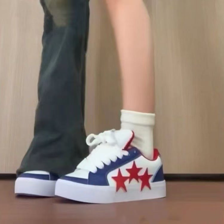 Damen Sneakers mit auffälligen Sternen-Applikationen und dämpfender Sohle EB