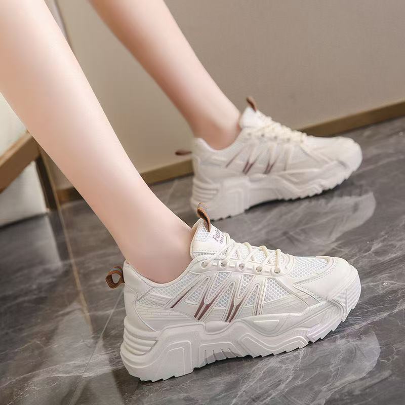 Damen Sportliche Sneakers mit innovativer Mesh-Oberfläche und ergonomischer Dämpfung EB