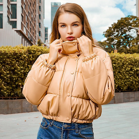 Damen kurz geschnittene Steppjacke mit hohem Kragen und elastischen Bünde EB