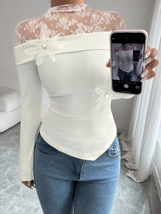 Damen nan figurbetontes schulterfreies Rippstrick-Top mit Spitzen-Illusionskragen und Blütenapplikation EB