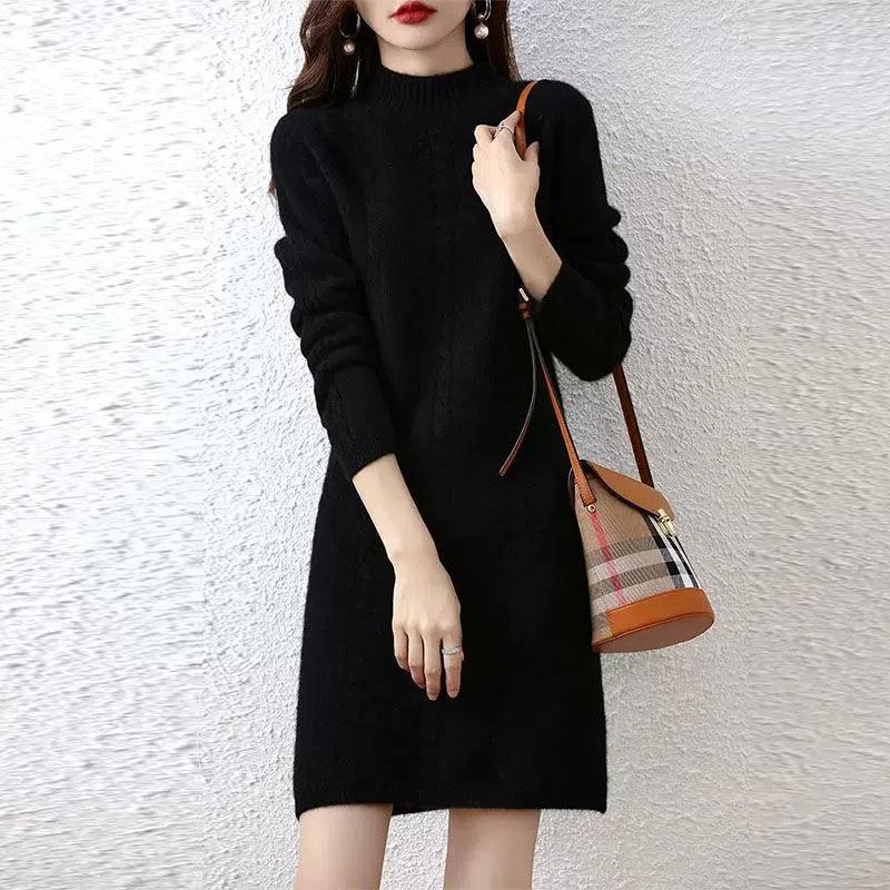 Damen Strickkleid mit elegantem Zopfdesign und hohem Kragen EB
