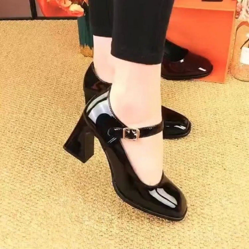 Damen Elegante Pumps mit verstellbarem Riemchen und breitem Blockabsatz EB