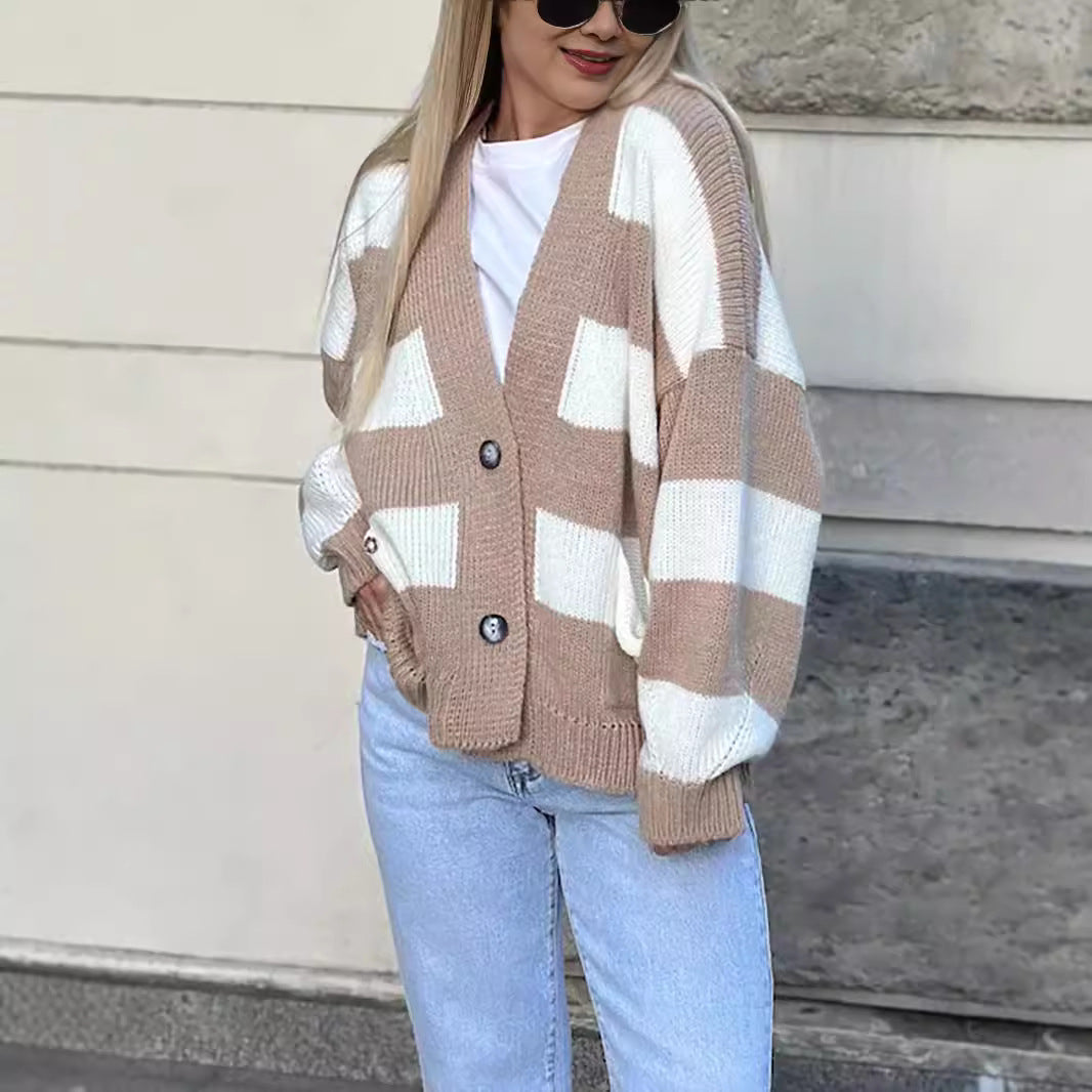 Damen kuschelige Strickjacke mit auffälligem Streifenmuster und praktischen Taschen EB