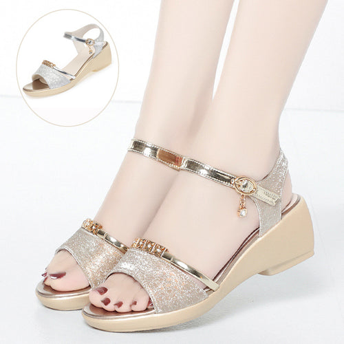 Damen Wedgesandaletten mit elegantem Riemen und modischem Schmuckdetail EB