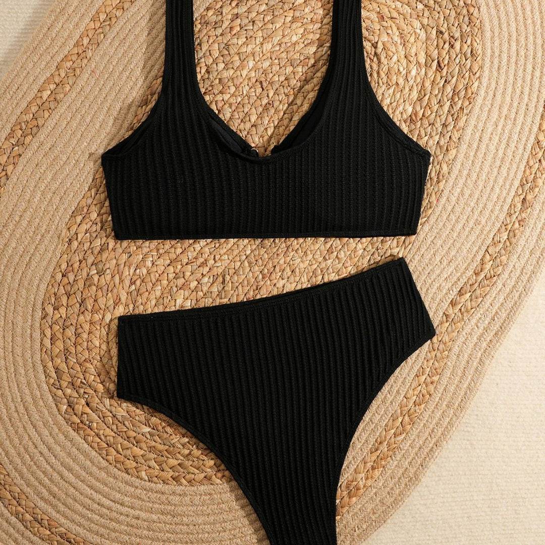 Damen Bikini-Set mit moderner Rippstruktur und eleganten Goldakzenten EB