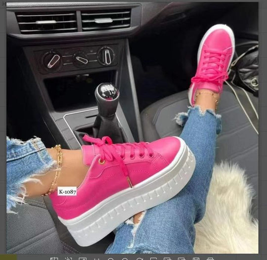 Damen Plateau-Sneaker mit modischem Metallic-Design und rutschfester Sohle EB