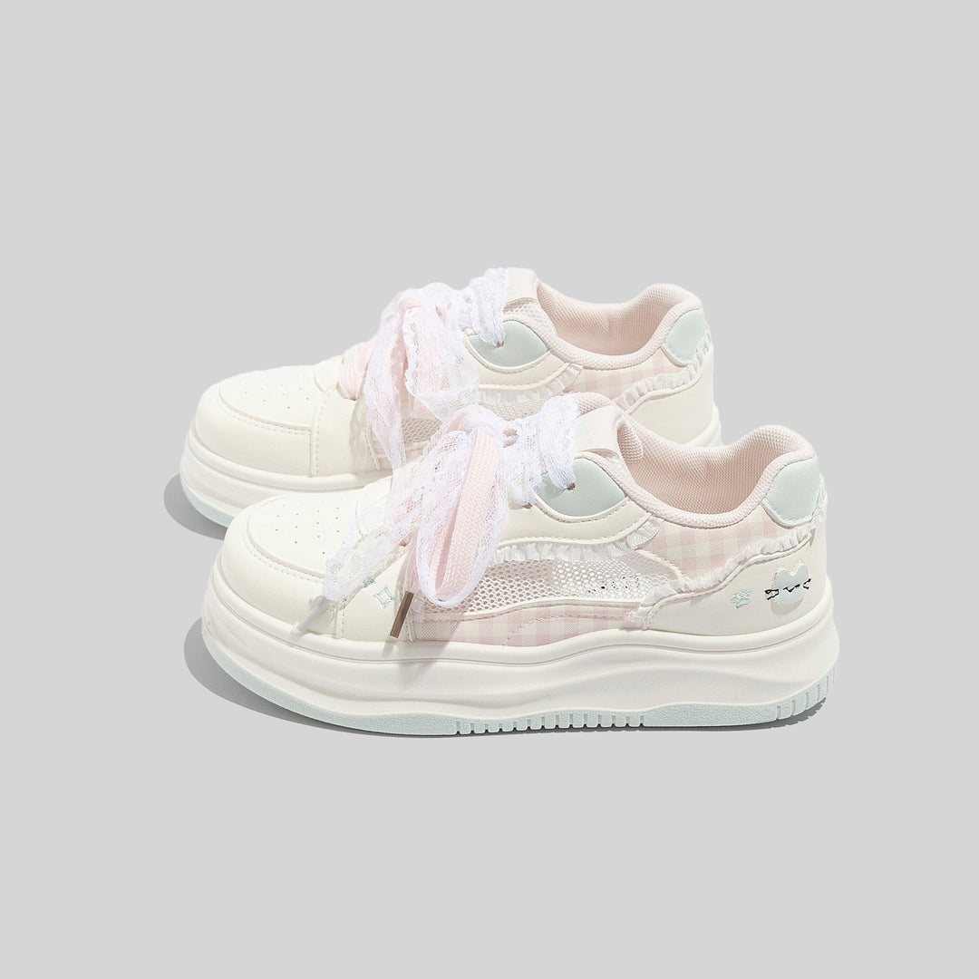 Damen Sportliche Sneakers mit verspielten Rüschen und trendigem Schnürsystem EB