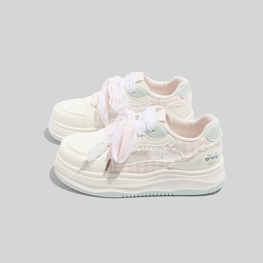 Damen Sportliche Sneakers mit verspielten Rüschen und trendigem Schnürsystem EB