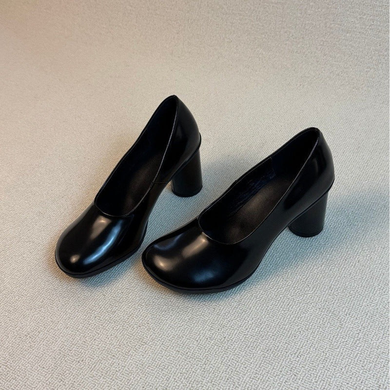 Damen elegante Pumps mit glänzender Lack-Oberfläche und komfortablem Blockabsatz EB