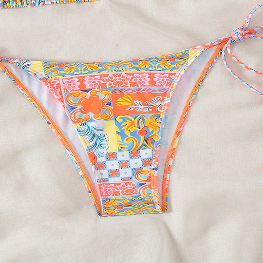 Damen Triangel-Bikini mit verspieltem Muster und feinen Bindebändern EB