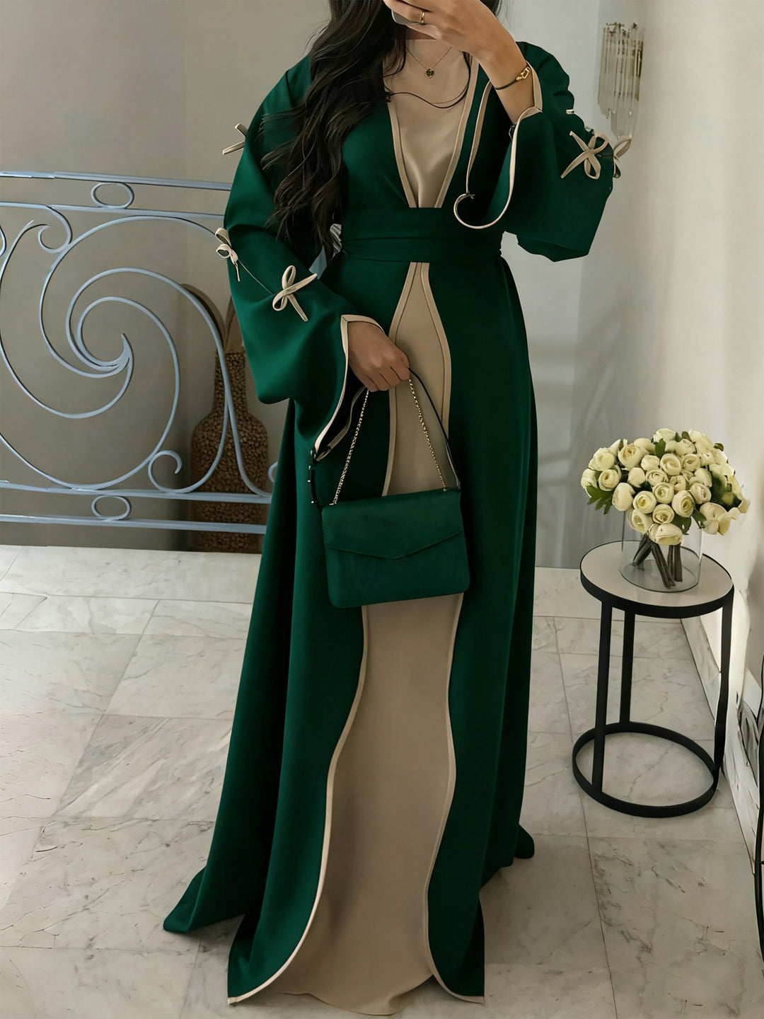 Damen nan elegante Abaya-Kaftan mit weitem Trompetenärmel, kontrastierender Passe und Wickelgürtel EB