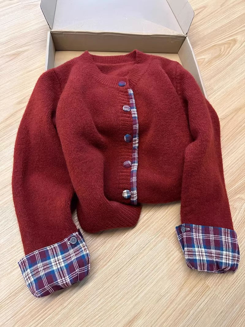 Damen Strickjacke mit Kontrastkragen und dekorativen Knöpfen EB