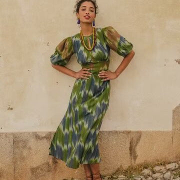 Damen Maxikleid mit eleganter Raffung und modernen Puffärmeln EB