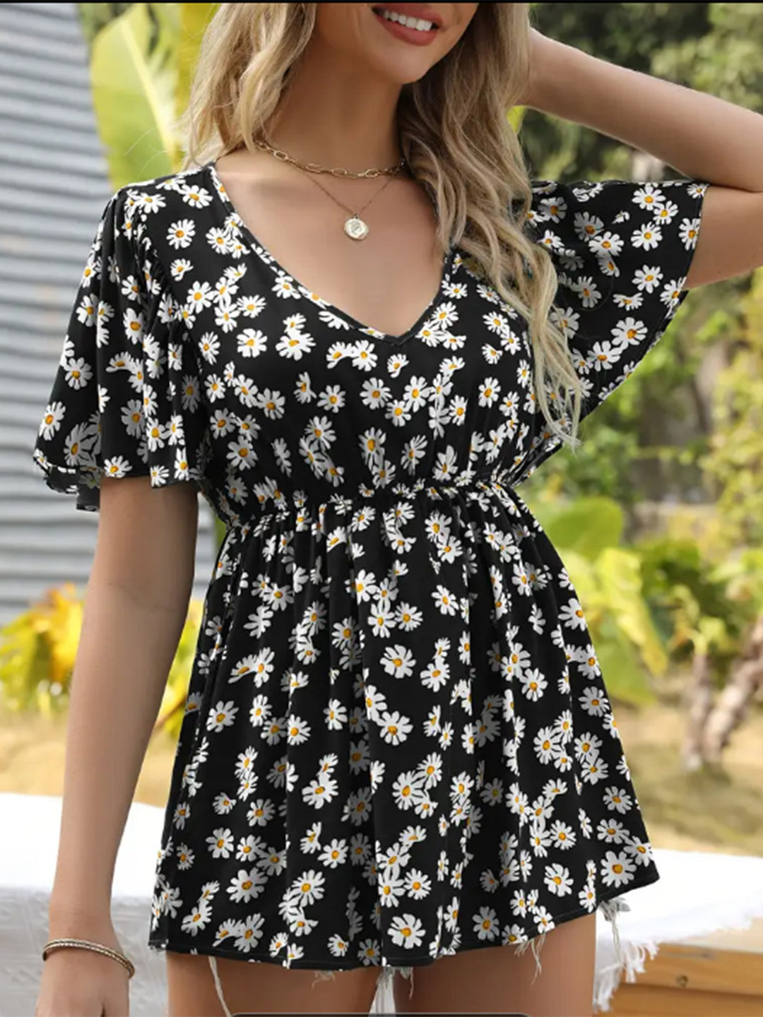 Damen Sommerkleid mit weitem Schnitt und eleganten Rüschendetails EB