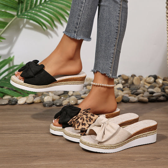 Damen Komfortable Wedge-Pantoletten mit modernen Schleifen und Jute-Detail EB
