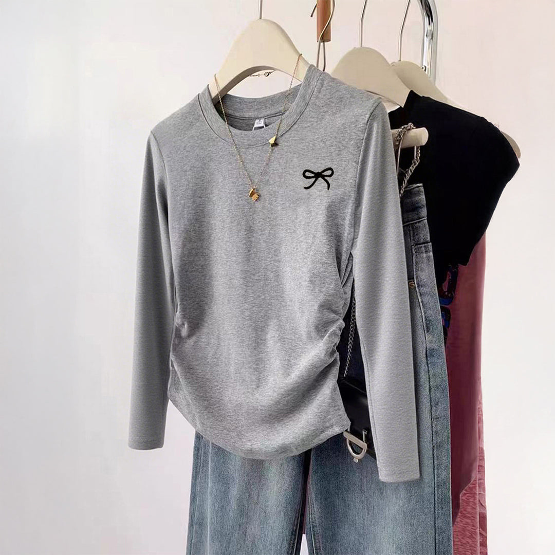Damen nan gerüschtes Langarmshirt mit dezenter Schleifen-Stickerei und taillierter Drapierung EB