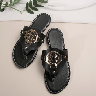 Damen Zehenstegsandalen mit dekorativem Metalldetail und rutschfester Sohle EB