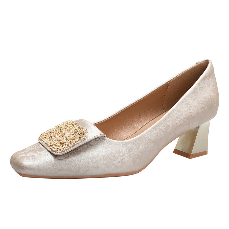 Damen elegante spitze Pumps mit funkelndem Schmuckdetail EB