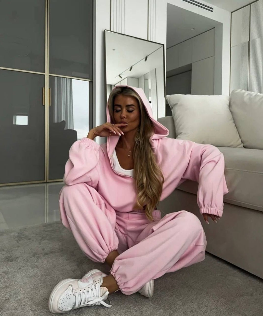 Damen Zip-Hoodie und Relax-Fit Jogginghose aus French-Terry mit elastischem Bund und Kängurutaschen Eichborn Berlin