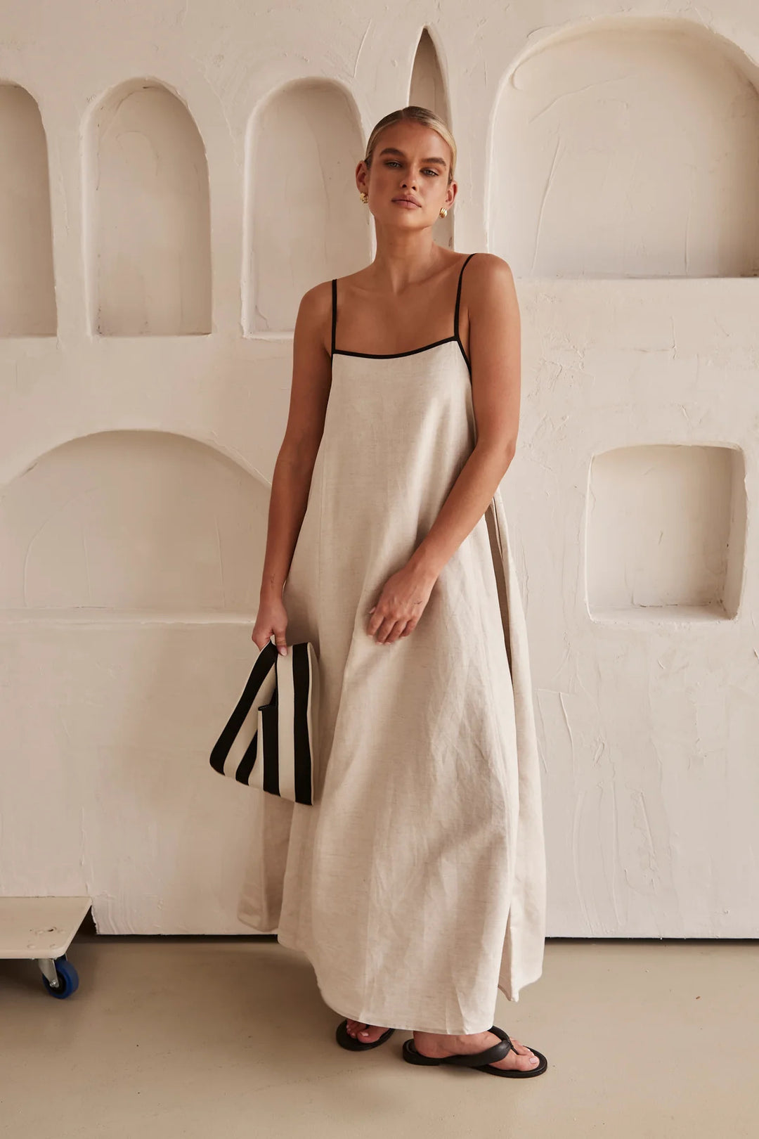 Damen luftiges Maxikleid mit feinen Trägern und sorgenlosem Schnitt EB