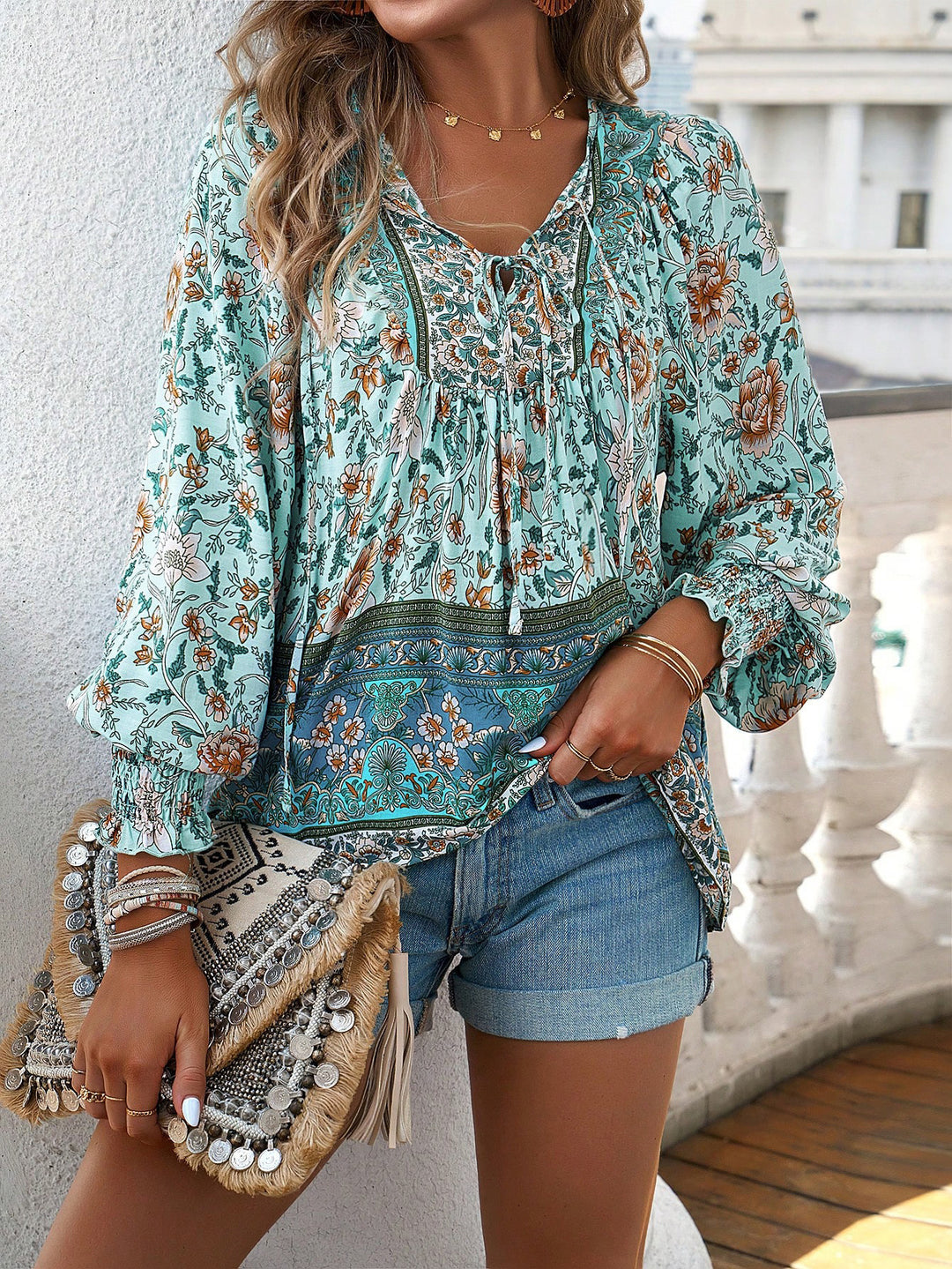 Damen Bluse mit floralen Mustern und bindbarem Ausschnitt EB