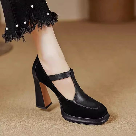 Damen Pumps mit einzigartigem Riemchen-Design und modischem Blockabsatz EB
