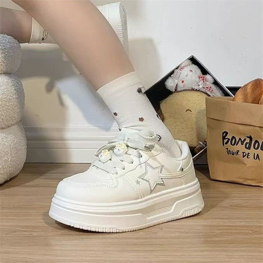 Damen Sportliche Sneakers mit verspielten Applikationen EB