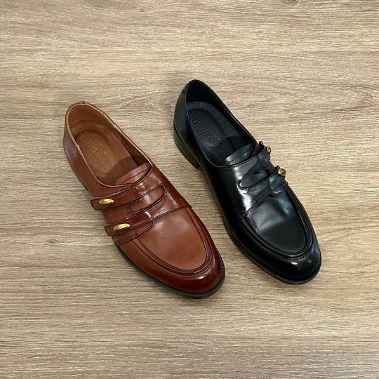 Damen Mokassins mit dekorativen Schnallen und elegantem Glanz EB