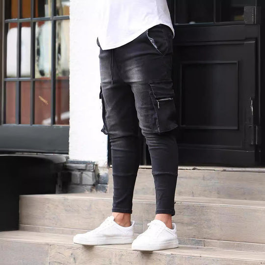 Herren Cargo-Jeans im modernen Slim-Fit Stil mit praktischen Seitentaschen und dekorativen Reißverschlüssen EB