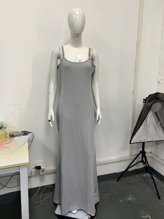 Damen Langes Kleid mit schmalen Spaghettiträgern und figurschmeichelndem Schnitt EB