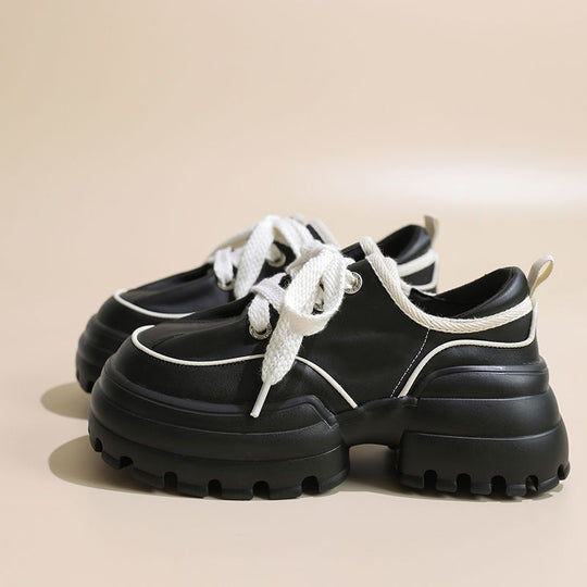 Damen sportive Sneakers mit stabiler Sohle und auffälligem Design EB