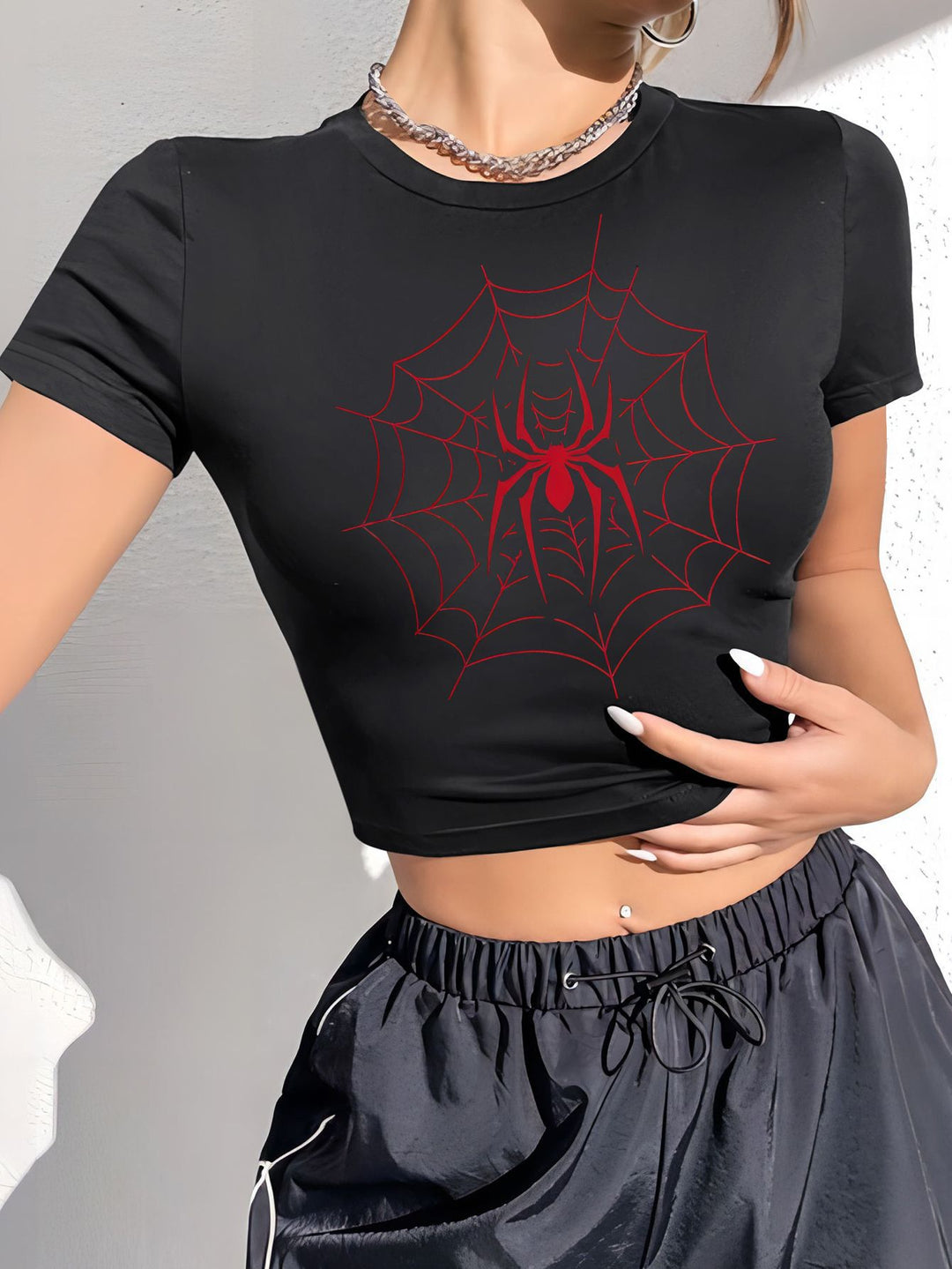 Damen Crop-T-Shirt mit kreativem Totenkopf-Design und figurbetontem Schnitt EB